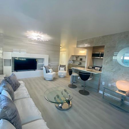 Panoramic Luxurious Waterfront One Bedroom Apartment With Miami Skyline View Free Parking 5Min Drive To ميامي بيتش المظهر الخارجي الصورة