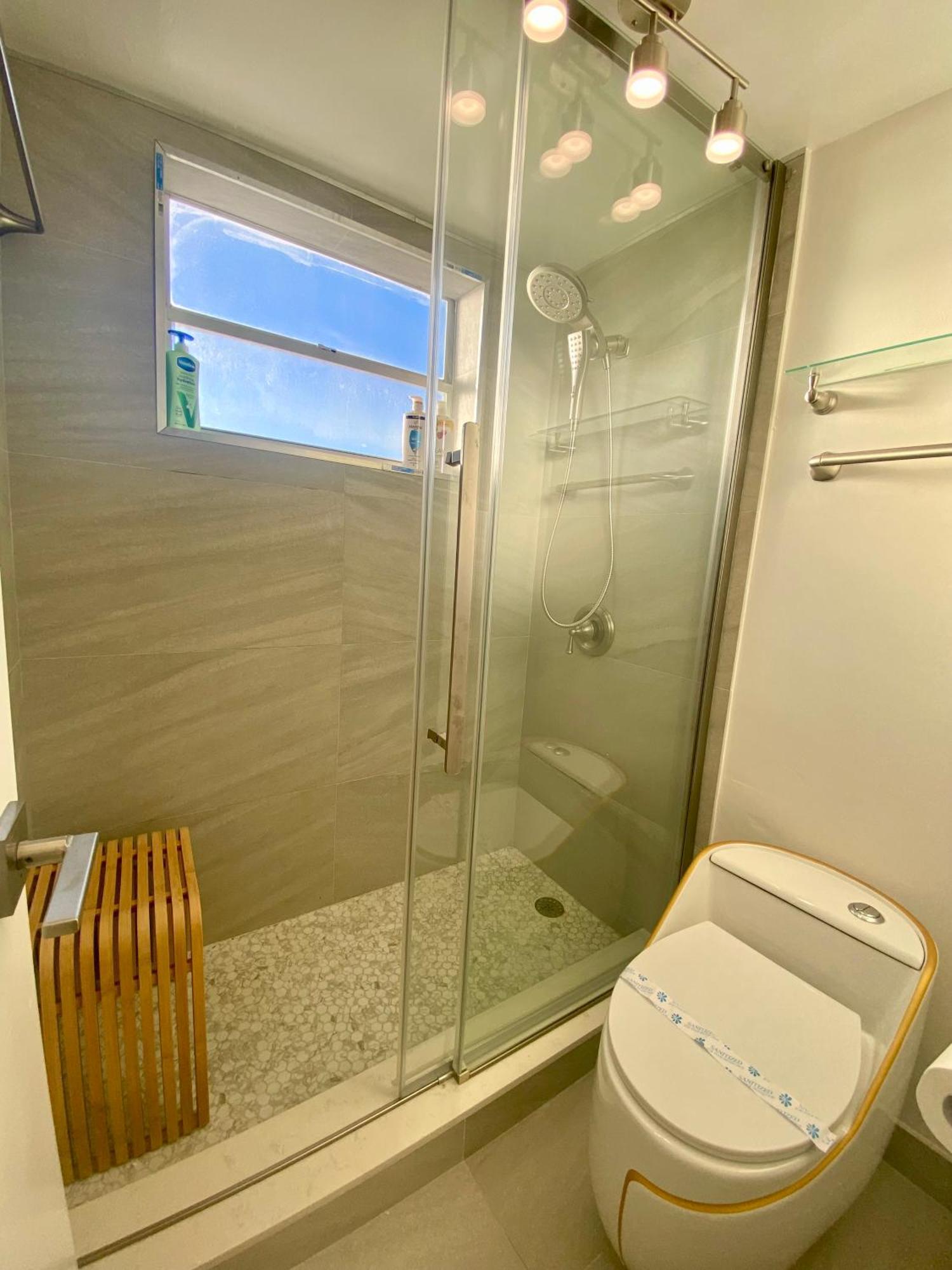 Panoramic Luxurious Waterfront One Bedroom Apartment With Miami Skyline View Free Parking 5Min Drive To ميامي بيتش المظهر الخارجي الصورة