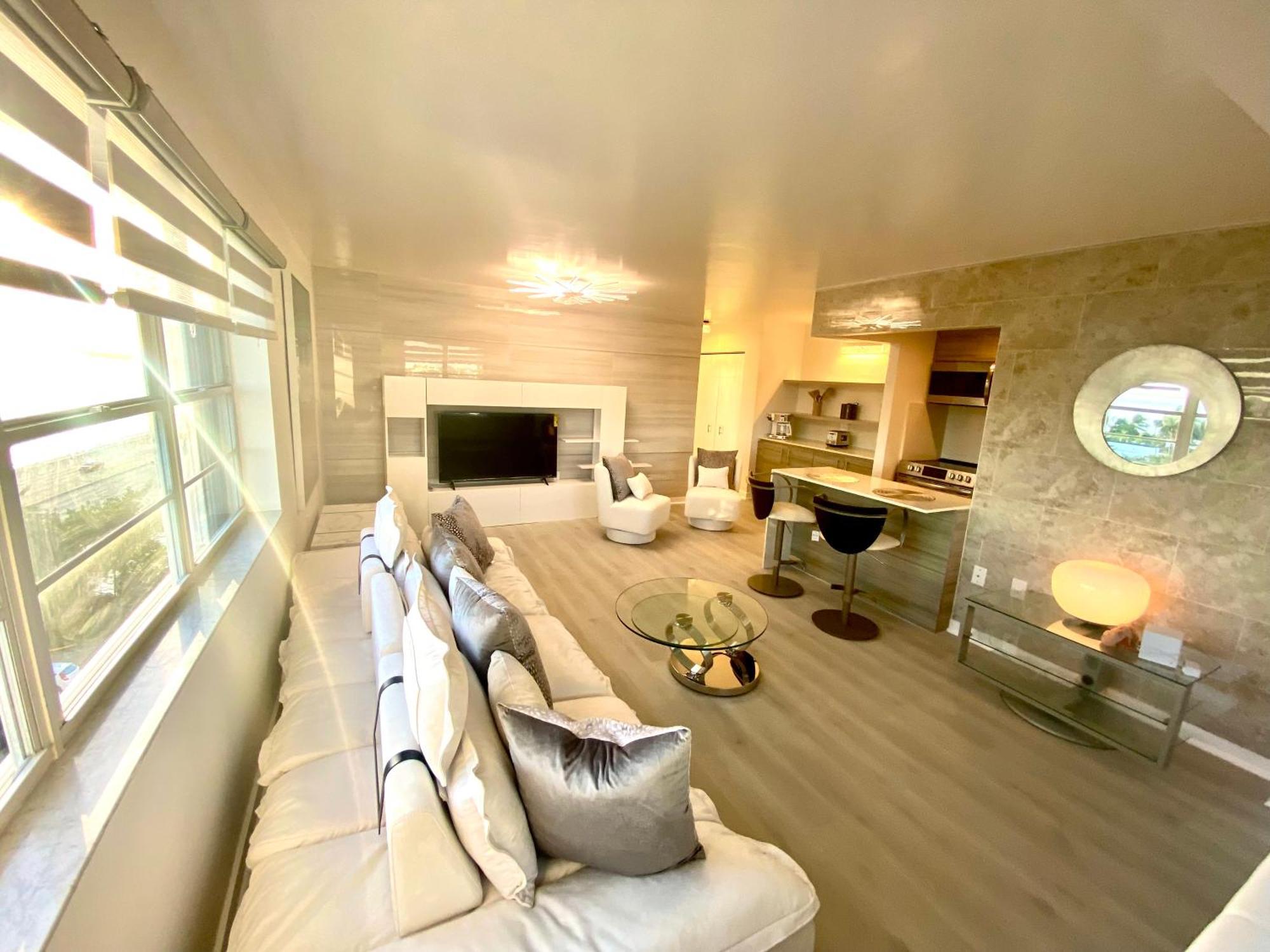 Panoramic Luxurious Waterfront One Bedroom Apartment With Miami Skyline View Free Parking 5Min Drive To ميامي بيتش المظهر الخارجي الصورة