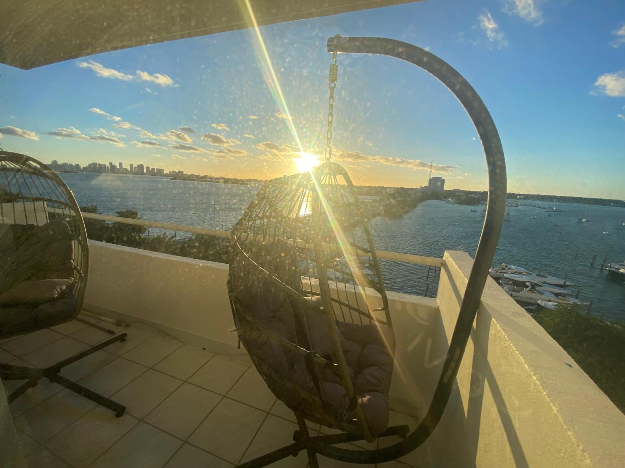 Panoramic Luxurious Waterfront One Bedroom Apartment With Miami Skyline View Free Parking 5Min Drive To ميامي بيتش المظهر الخارجي الصورة