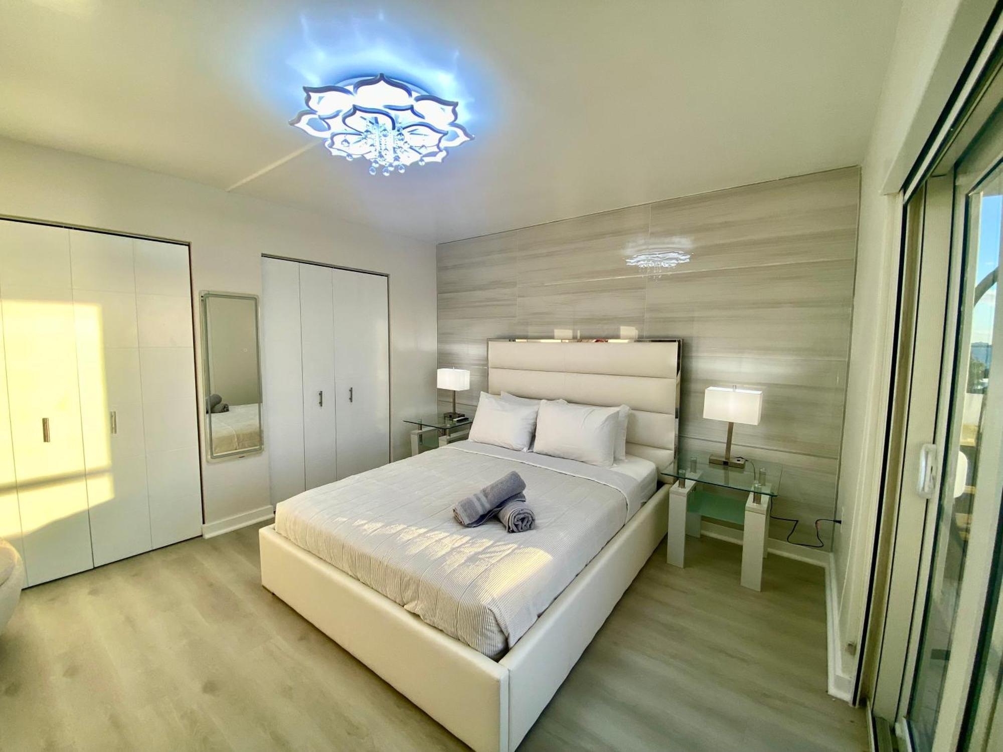 Panoramic Luxurious Waterfront One Bedroom Apartment With Miami Skyline View Free Parking 5Min Drive To ميامي بيتش المظهر الخارجي الصورة