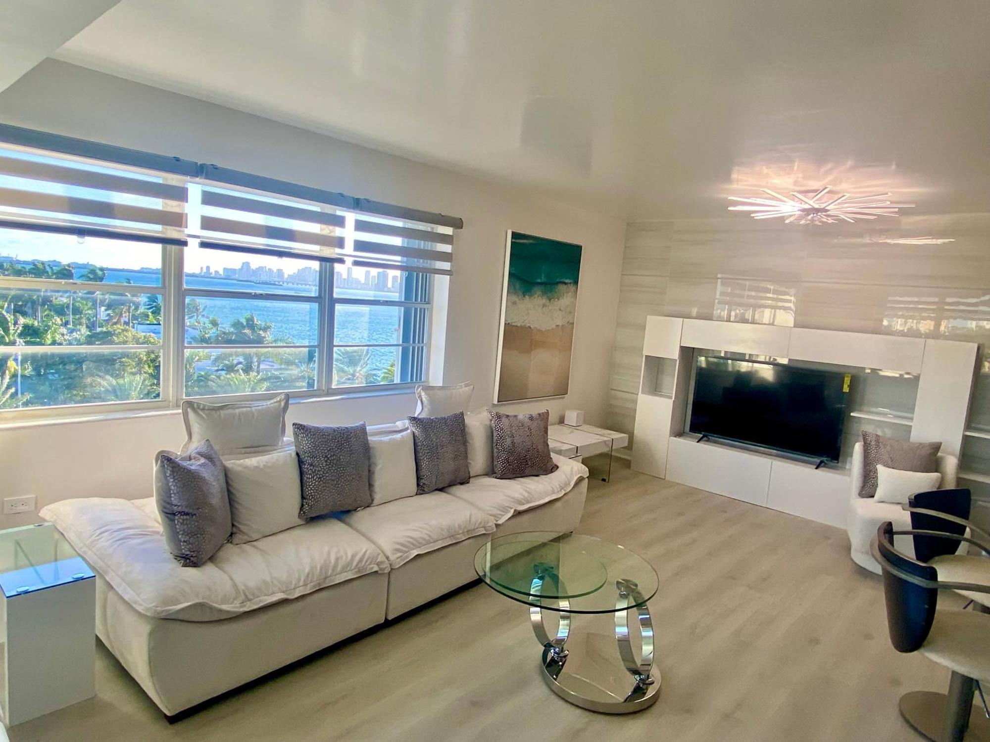 Panoramic Luxurious Waterfront One Bedroom Apartment With Miami Skyline View Free Parking 5Min Drive To ميامي بيتش المظهر الخارجي الصورة