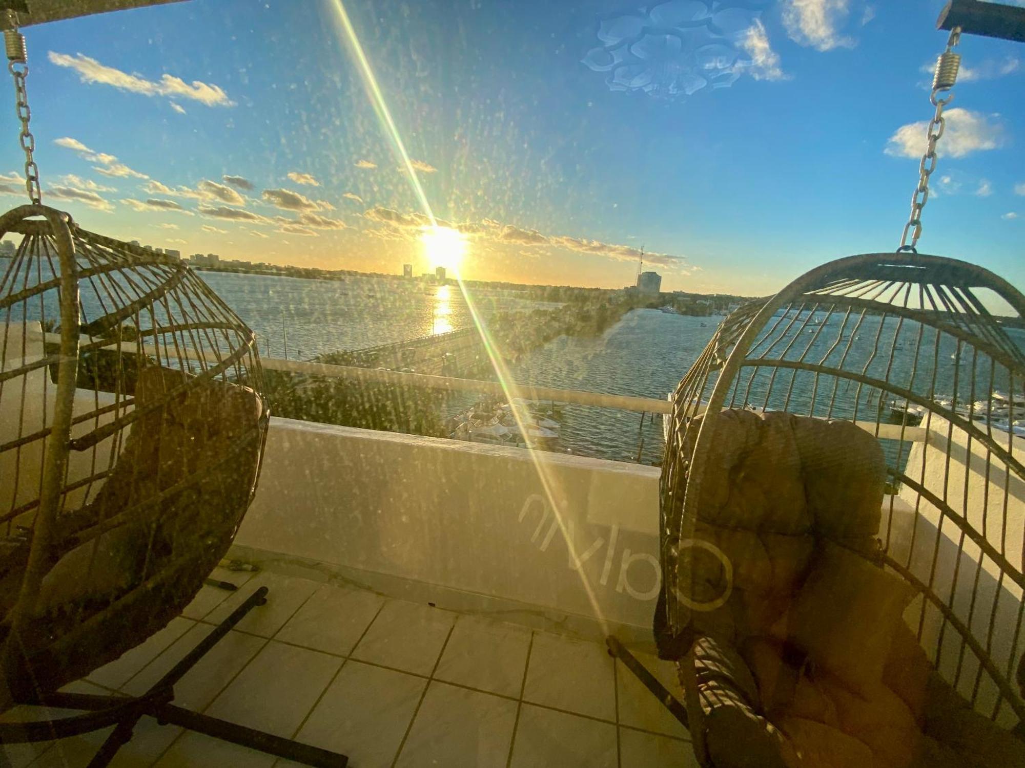 Panoramic Luxurious Waterfront One Bedroom Apartment With Miami Skyline View Free Parking 5Min Drive To ميامي بيتش المظهر الخارجي الصورة