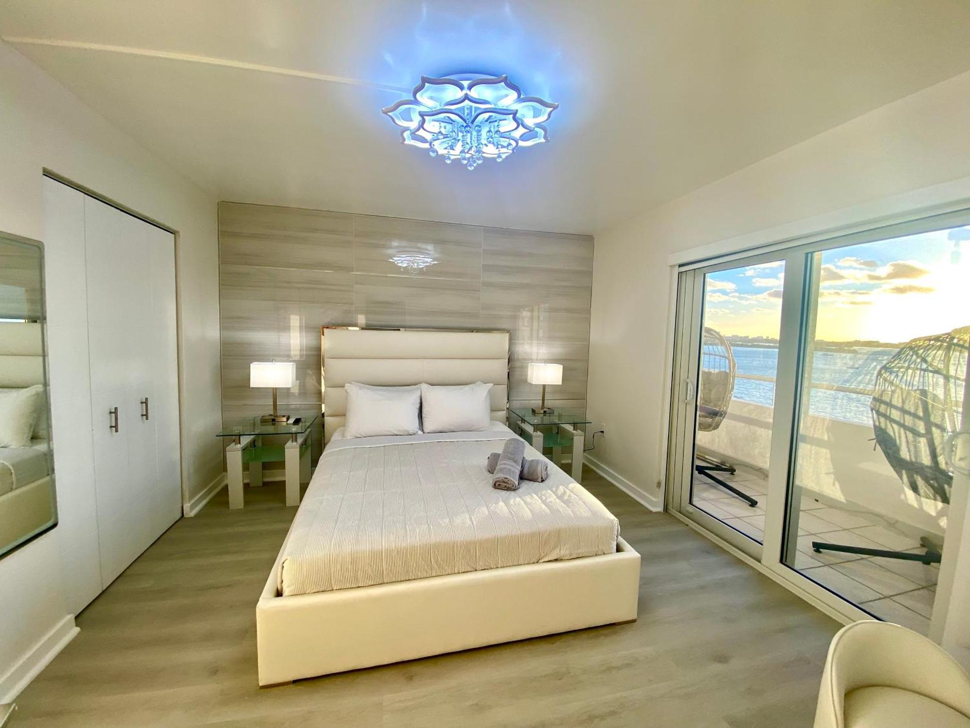 Panoramic Luxurious Waterfront One Bedroom Apartment With Miami Skyline View Free Parking 5Min Drive To ميامي بيتش المظهر الخارجي الصورة