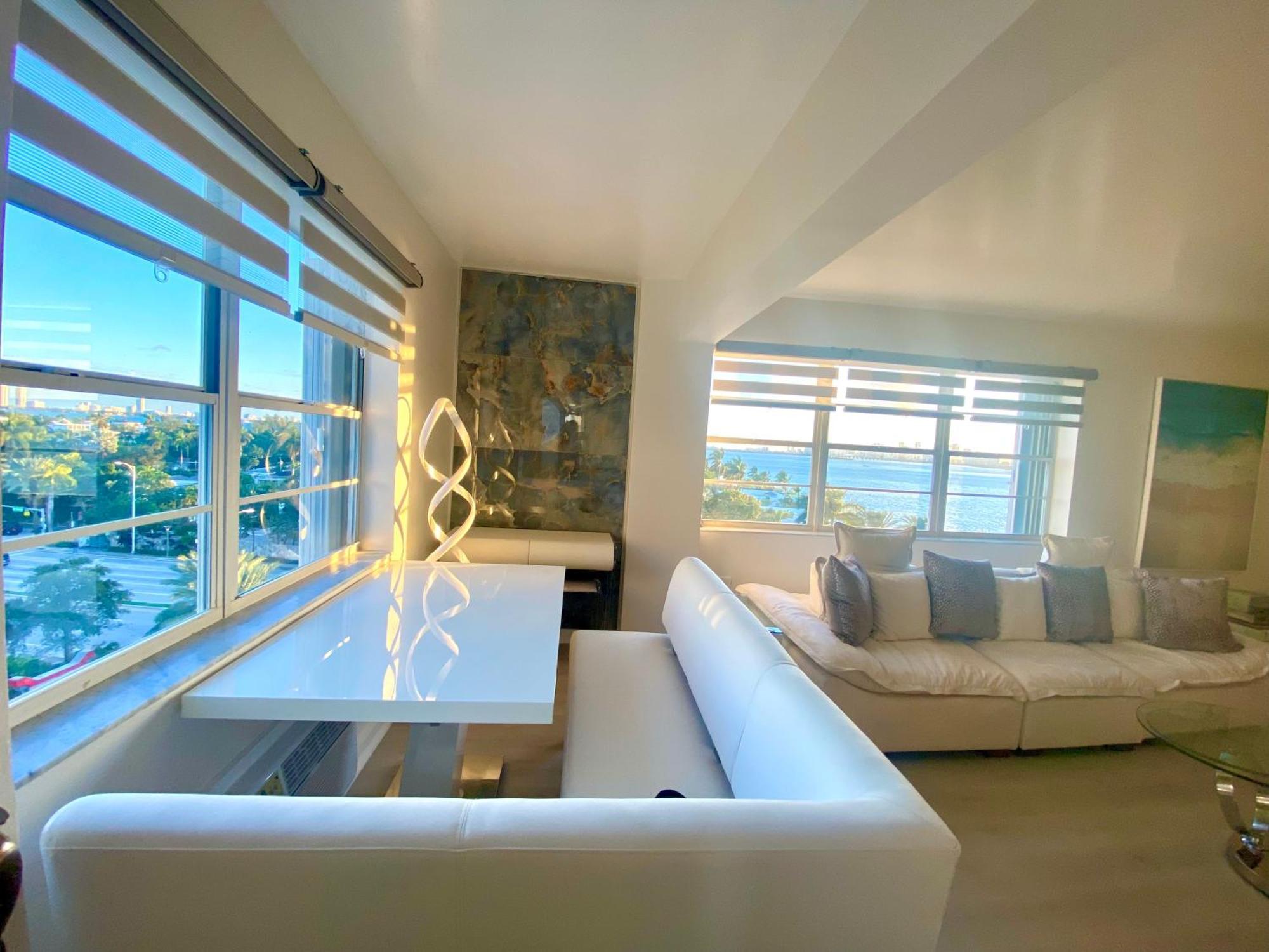 Panoramic Luxurious Waterfront One Bedroom Apartment With Miami Skyline View Free Parking 5Min Drive To ميامي بيتش المظهر الخارجي الصورة